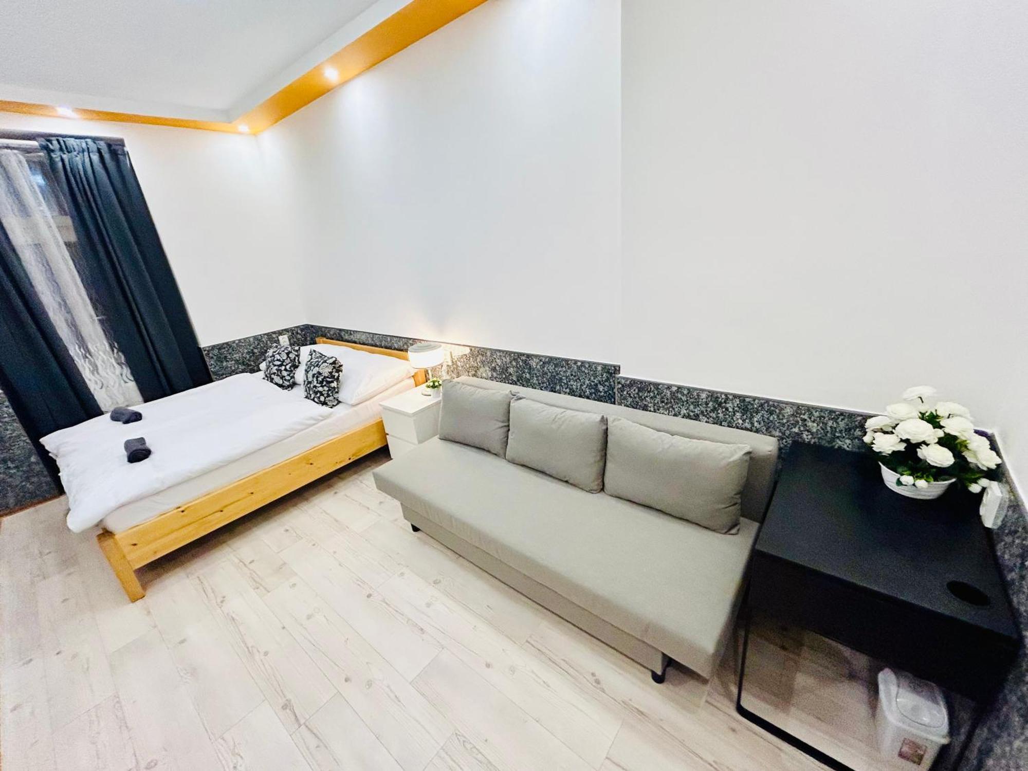Modern Spacious Apartment In Center Praha Bagian luar foto