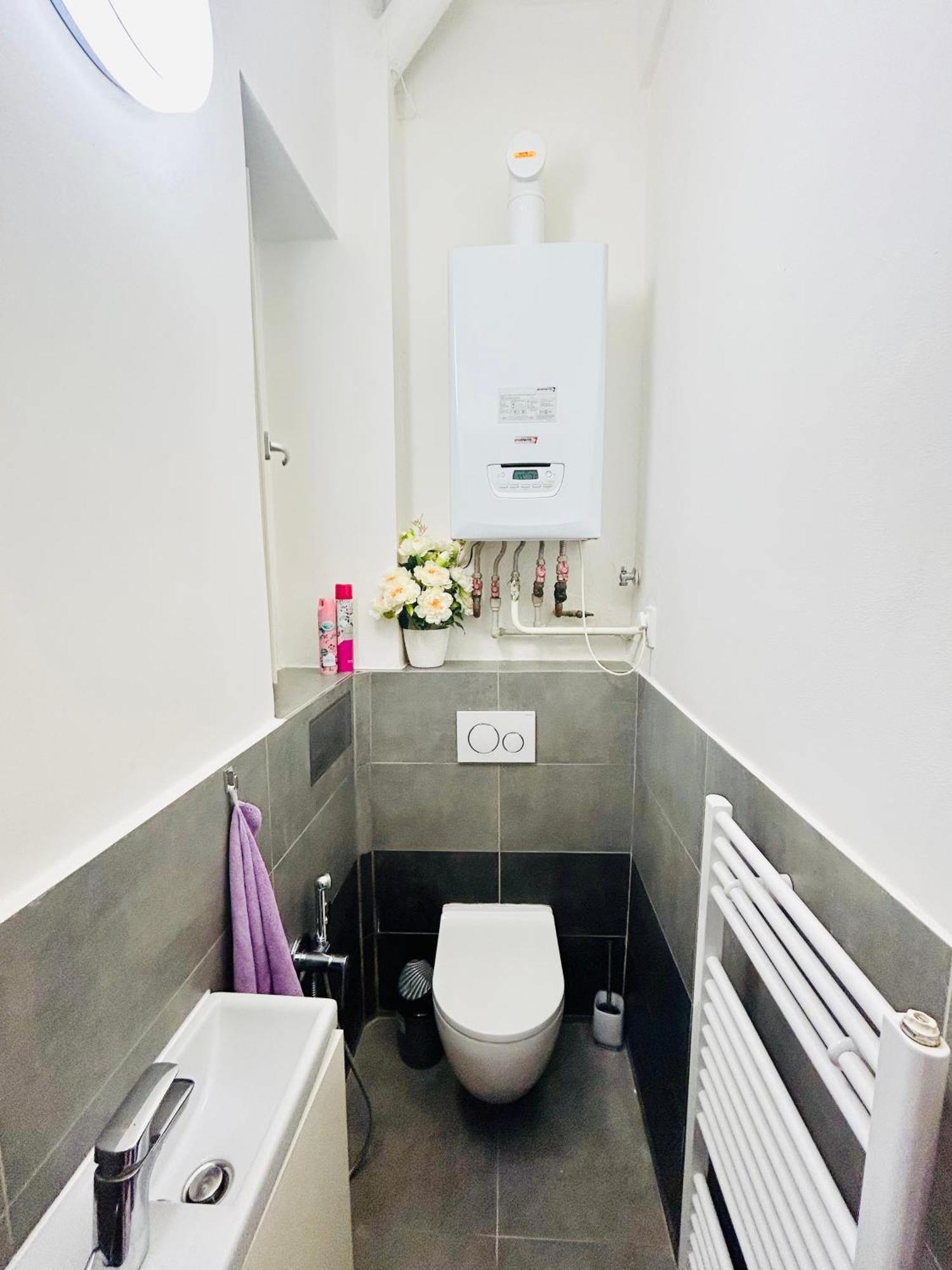 Modern Spacious Apartment In Center Praha Bagian luar foto